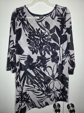 Chico's Travelers Collection Navy and White Open-Knit Cover Up Beach Swim Size 2